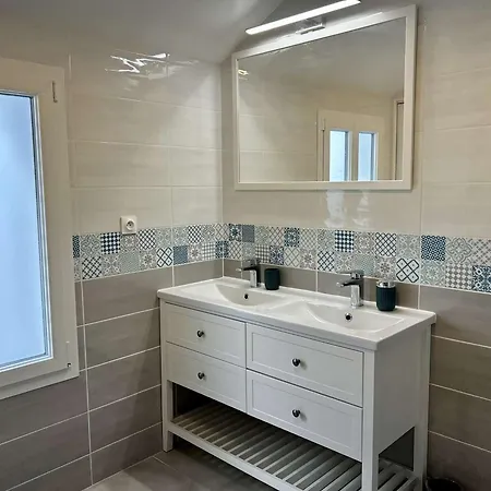 Michel Rénovée à Royan, Proche Plages - Fr-1-494-215 Hébergement de vacances